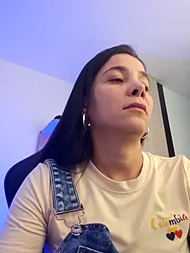 miaeyex online show from April 6, 2026, 9:05 pm