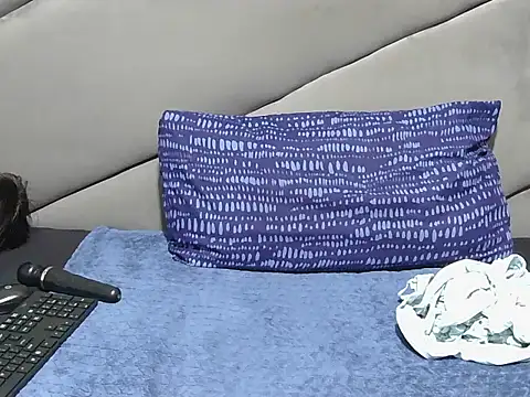 Melitaxx online show from April 6, 2026, 5:19 am