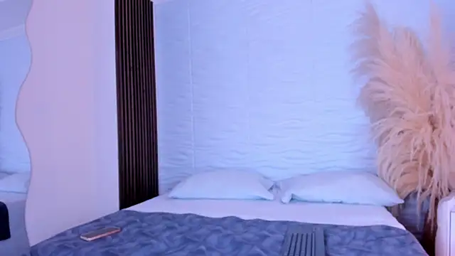 AlondraSoomer online show from April 18, 2026, 4:26 am