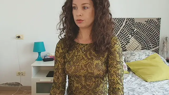 IreneBlue  online show from May 28, 2026, 7:38 am