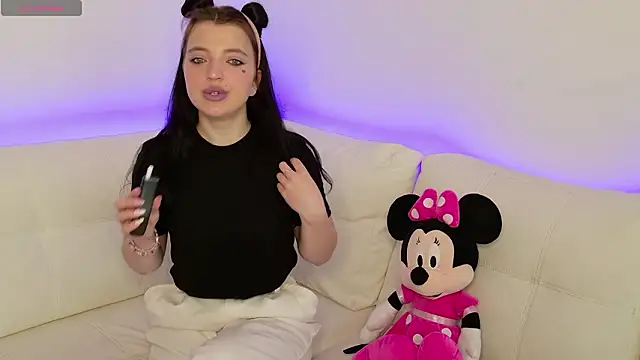 Minnie mouse 18 online show from March 19, 2026, 8:25 am