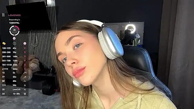 Veluxe online show from April 5, 2026, 3:08 pm