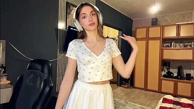 Veluxe online show from March 17, 2026, 3:26 pm