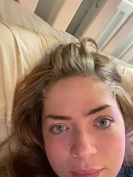 ohitsclarafox online show from June 12, 2026, 1:42 pm
