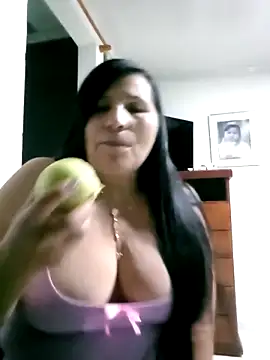 Ladygreeneyes online show from April 21, 2026, 2:51 am