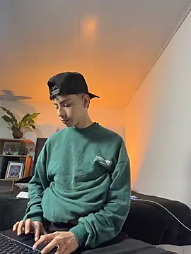 SebastianReed  online show from April 18, 2026, 1:19 am