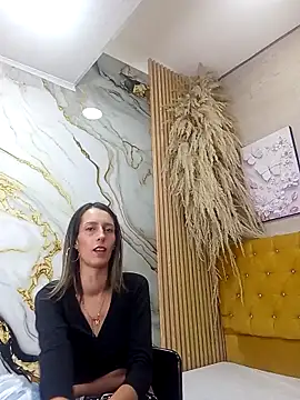 Karolynrousse  online show from March 31, 2026, 5:04 pm