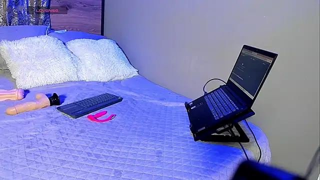 Enzoo98  online show from March 15, 2026, 1:12 am