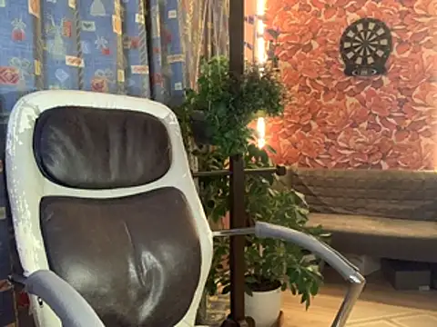 whiny emo boi online show from April 16, 2026, 9:39 pm