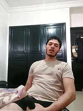 Thewildaliii0 online show from April 18, 2026, 1:24 pm