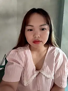Snapshot of Mina_xYx chatting on May 7, 2026, 1:43 am Mina xYx online show from May 7, 2026, 1:43 am