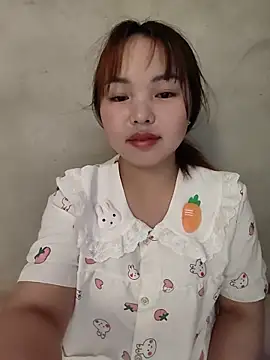Snapshot of Mina_xYx chatting on May 16, 2026, 2:43 am Mina xYx online show from May 16, 2026, 2:43 am