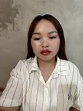 Snapshot of Mina_xYx chatting on April 19, 2026, 2:01 am Mina xYx online show from April 19, 2026, 2:01 am