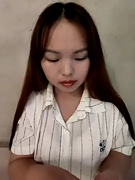 Snapshot of Mina_xYx chatting on May 1, 2026, 3:17 pm Mina xYx online show from May 1, 2026, 3:17 pm