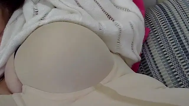 kitty-kitten82 online show from March 28, 2026, 7:48 pm