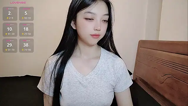 oblakitty  online show from May 11, 2026, 1:23 pm