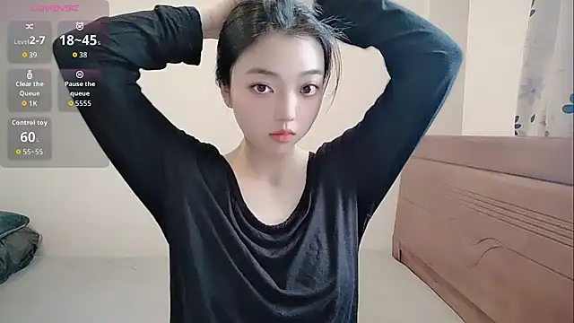 oblakitty  online show from May 25, 2026, 12:54 am