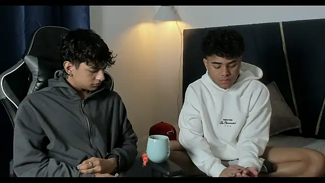 Enzo love18 online show from May 27, 2026, 7:38 am
