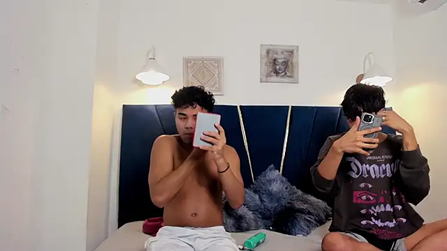 Enzo love18 online show from April 9, 2026, 8:42 am