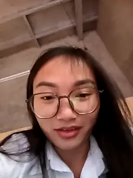 emmasexy2k online show from March 26, 2026, 4:44 am