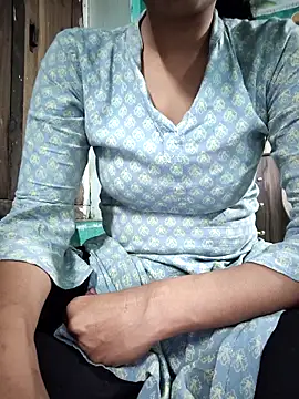 model seela online show from April 10, 2026, 7:37 am