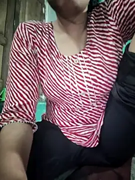 model seela online show from April 13, 2026, 4:22 pm