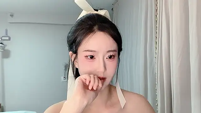 1X-yiyi online show from April 15, 2026, 12:32 pm