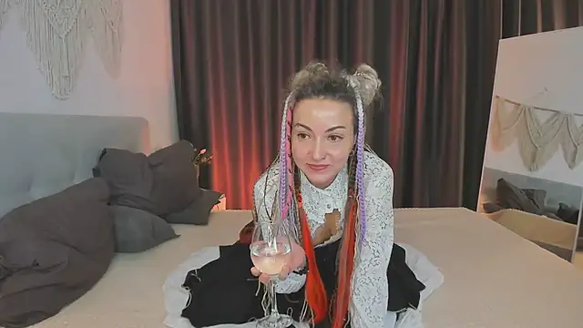 Lar Queen online show from April 10, 2026, 9:33 pm