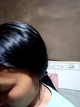 Snapshot of Leiley_98 chatting on April 19, 2026, 10:45 pm Leiley 98 online show from April 19, 2026, 10:45 pm