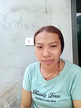 Snapshot of Leiley_98 chatting on May 16, 2026, 1:48 am Leiley 98 online show from May 16, 2026, 1:48 am