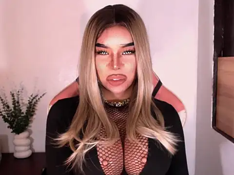 Zandralopez online show from May 27, 2026, 7:10 pm