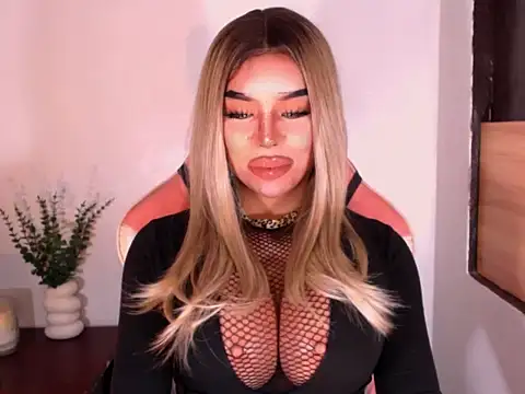 Zandralopez online show from May 29, 2026, 10:38 pm