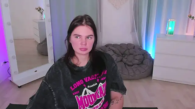 MillyBrown  online show from April 1, 2026, 1:41 pm