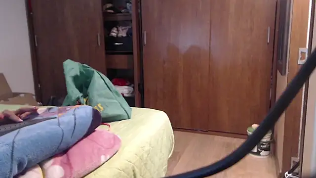 Taniafirelux online show from April 1, 2026, 9:12 pm