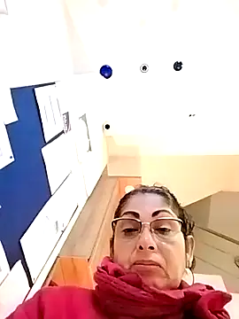 Taniafirelux online show from April 19, 2026, 3:29 am