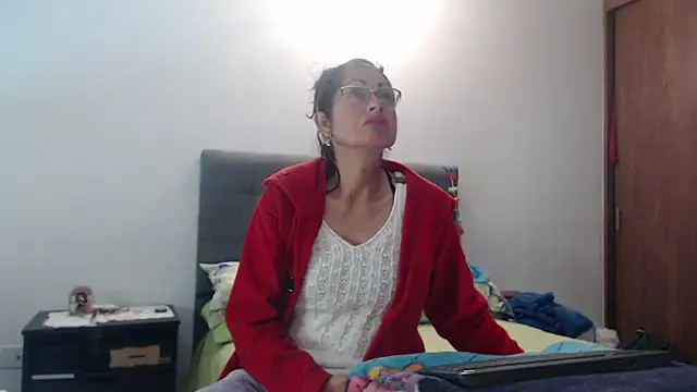 Taniafirelux online show from March 23, 2026, 2:00 am