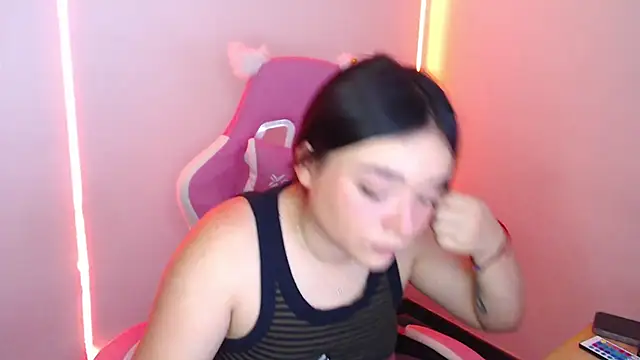 Nahia Brm online show from April 17, 2026, 3:26 pm