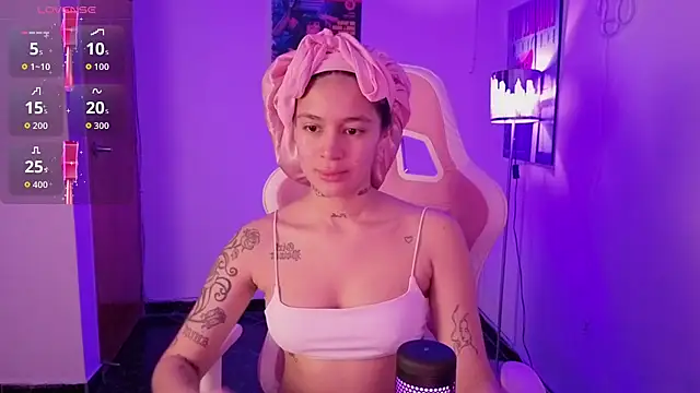 Oliviasims online show from March 29, 2026, 9:27 pm