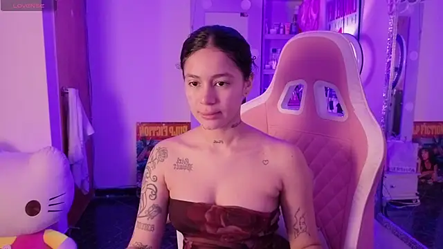 Oliviasims online show from April 15, 2026, 9:15 pm