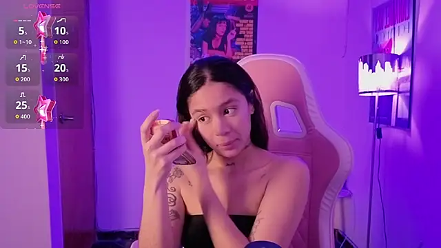 Oliviasims online show from April 3, 2026, 10:49 pm