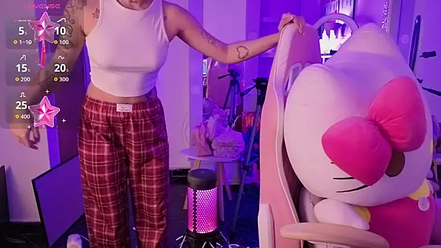 Oliviasims online show from April 7, 2026, 10:33 pm