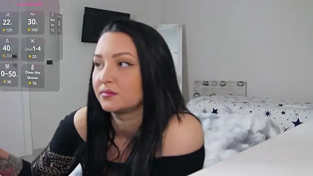 InesNova online show from April 10, 2026, 6:42 am