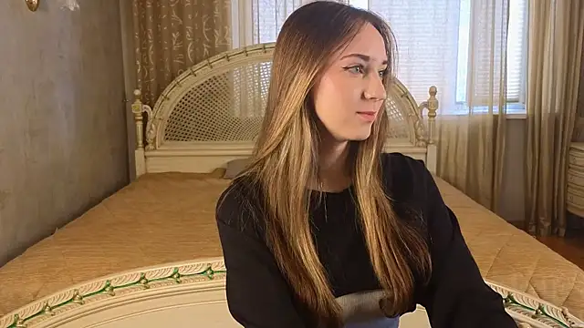 AlinaGach online show from April 18, 2026, 4:04 am