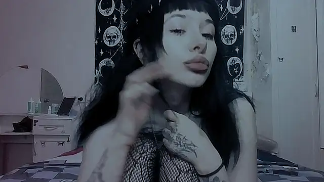 AllisonDeetz online show from April 17, 2026, 6:22 pm