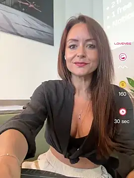 skarletthorne online show from June 4, 2026, 9:25 am