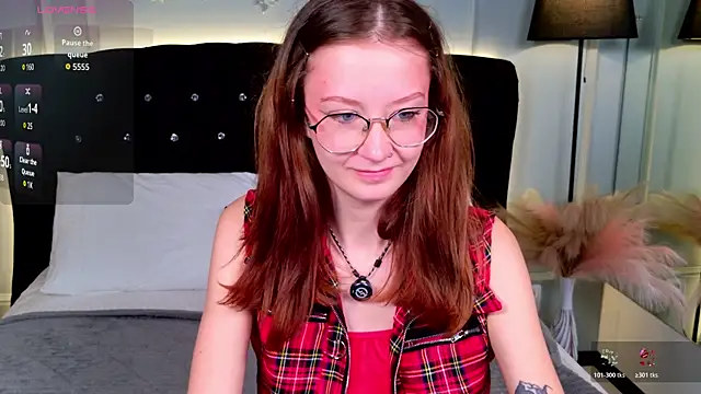 Snapshot of AmelieViolet chatting on June 26, 2026, 11:05 am AmelieViolet online show from June 26, 2026, 11:05 am