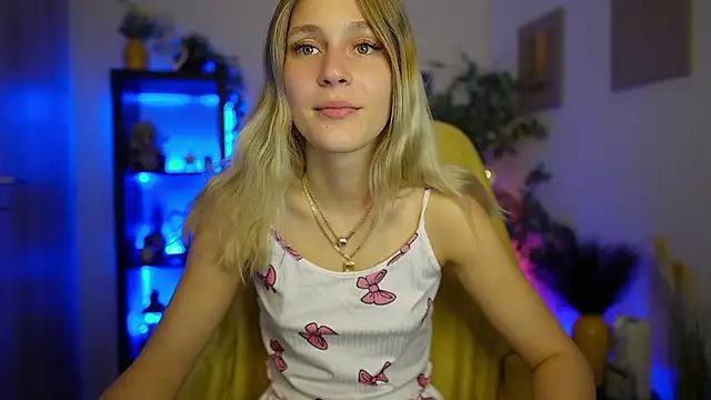 Luna Grace18 online show from April 8, 2026, 1:12 pm