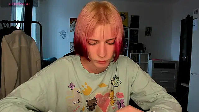 sweet peach    online show from April 6, 2026, 11:22 am