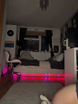 SweetApriill online show from April 9, 2026, 8:15 pm