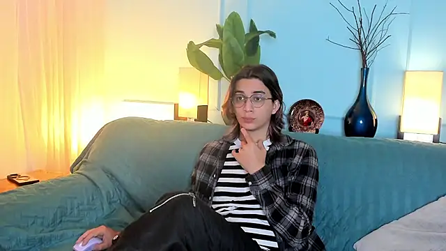 Keita Moon online show from April 14, 2026, 11:37 am